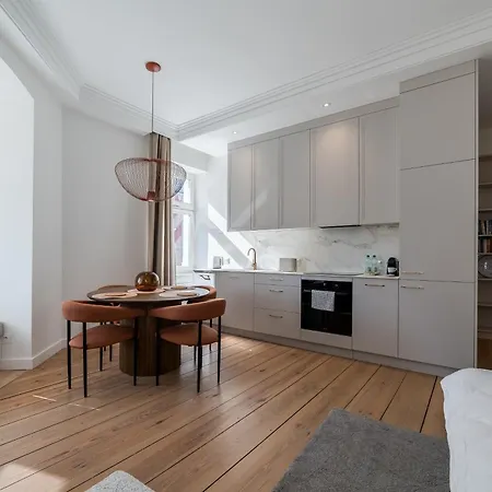 Zielona Harmony By Bookinghost