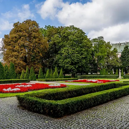 Zielona Harmony By Bookinghost 아파트